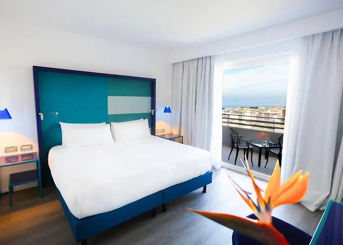 מלון Hilton Palace 4*