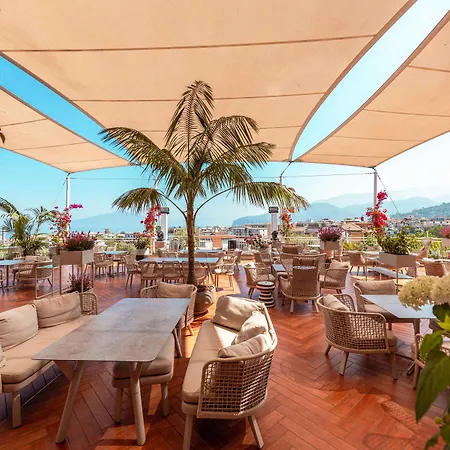 Hilton Palace Hotell 4*